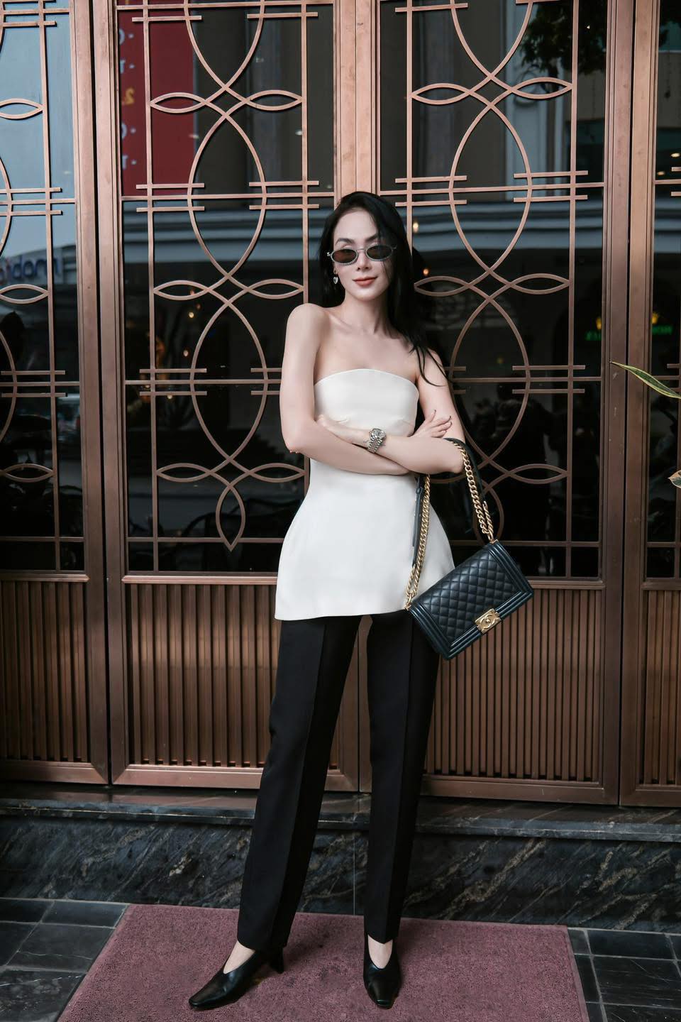 [🆕🇻🇳] SANDY Studios – Chuyên viên tạo phong cách thời trang 👕 Top1Fashion 👗  Thiết kế này là sự kết hợp hoàn hảo giữa vẻ đẹp thanh lịch và hiện đại. Kiểu dáng cúp ngực tinh tế giúp tôn lên đường nét quyến rũ, trong khi phần peplum t , shares-0✔️ , likes-1❤️️ , date-2025-09-18 16:22:01🇻🇳🇻🇳🇻🇳📰🆕