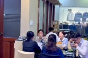 [🆕🇻🇳] Gà Mẹt – Tân Bình – Gà Mẹt đầu tiên tại Thành Phố Hồ Chí Minh 🍔 Top1Food  🍜 Trưa thứ Hai đông vui ạ! Cảm ơn khách thương iu!
, shares-0✔️ , likes-3❤️️ , date-2025-10-27 20:57:07🇻🇳🇻🇳🇻🇳📰🆕