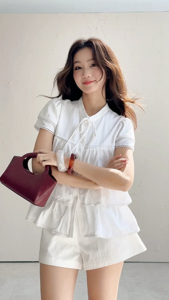 [🆕🇻🇳] GOLA Designs 👕 Top1Fashion 👗  Một chút nắng với outfit tone trắng
Link áo:
Link quần:  , shares-0✔️ , likes-13❤️️ , date-2025-10-31 01:19:06🇻🇳🇻🇳🇻🇳📰🆕