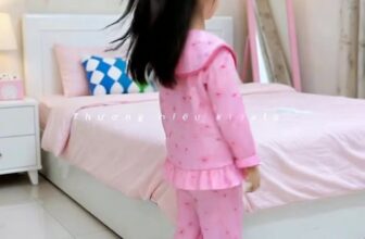 [🆕🇻🇳] Trùm Sỉ Quần Áo Trẻ Em Amy Kids 🧑‍🧒❤️️👶⭐️  BỘ PYJAMA MỚI VỀ – SIÊU DỄ THƯƠNG CHO BÉ YÊU
Chất lụa mịn, mát lạnh, bé mặc ngủ cực dễ chịu
Họa tiết dễ thương với gam màu pastel
Hàng sẵn kho – giá sỉ , shares-0✔️ , likes-50❤️️ , date-2025-10-31 19:00:41🇻🇳🇻🇳🇻🇳📰🆕
