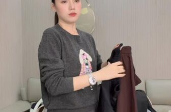 [🆕🇻🇳] Chảnh Shop – Thời trang, phụ kiện phái đẹp cao cấp 👕 Top1Fashion 👗  Mẫu chân váy mix đủ mọi loại áo, chất đẹp không nhăn lên form lên dáng miễn bàn luôn ạ
Mã chân váy CVC1971, mã áo CA12015 , shares-0✔️ , likes-16❤️️ , date-2025-11-02 17:00:55🇻🇳🇻🇳🇻🇳📰🆕