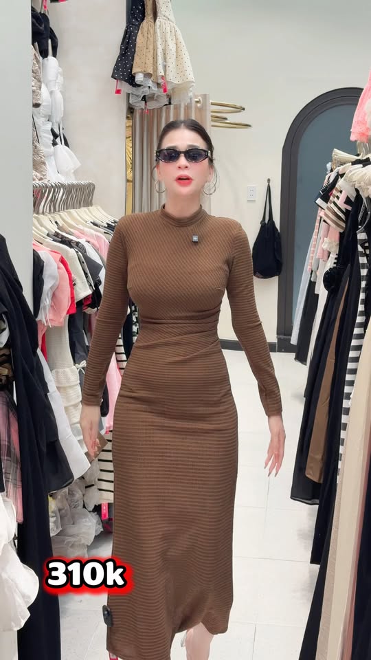 [🆕🇻🇳] Su Su Nguyễn Trãi – Cửa hàng quần áo nữ 👕 Top1Fashion 👗  Đầm xinh e để đây.. nàng ngắm xong nhớ in bóc e nheee  , shares-0✔️ , likes-6❤️️ , date-2025-11-01 14:00:56🇻🇳🇻🇳🇻🇳📰🆕