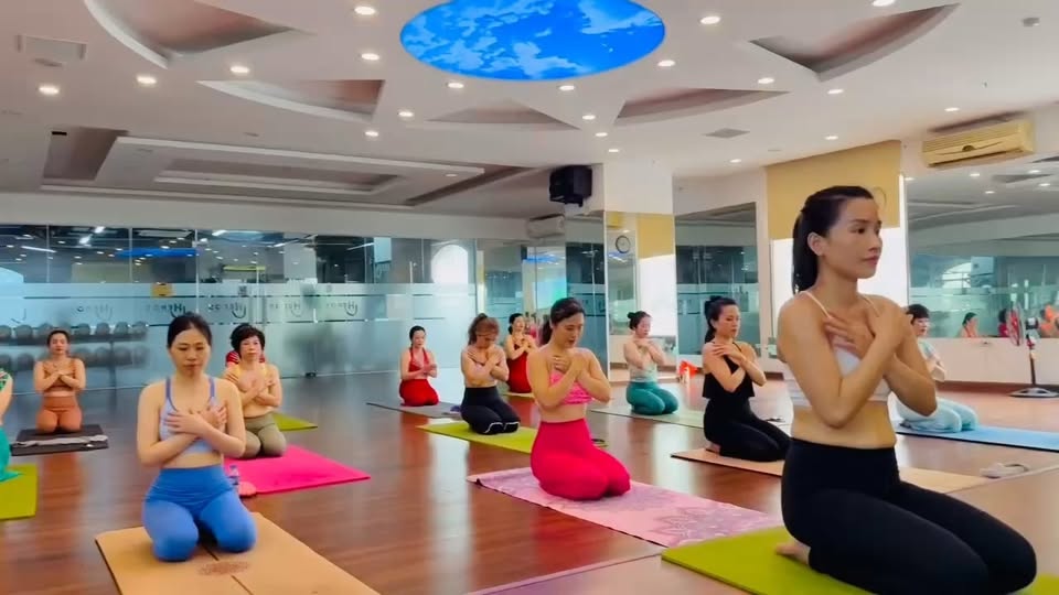 [🆕🇻🇳] Heros Fitness & Yoga Center 🧘 Top1Yoga 🤸🏻‍♀️  Cuối tháng Mười mà “Tháng Tư Về” mới lên sóng! 

Có lẽ vì Heros Yoga tin rằng, cảm xúc thì chẳng có hạn sử dụng — chỉ cần âm nhạc và hơi thở hòa làm một,  , shares-0✔️ , likes-6❤️️ , date-2025-10-31 02:58:09🇻🇳🇻🇳🇻🇳📰🆕