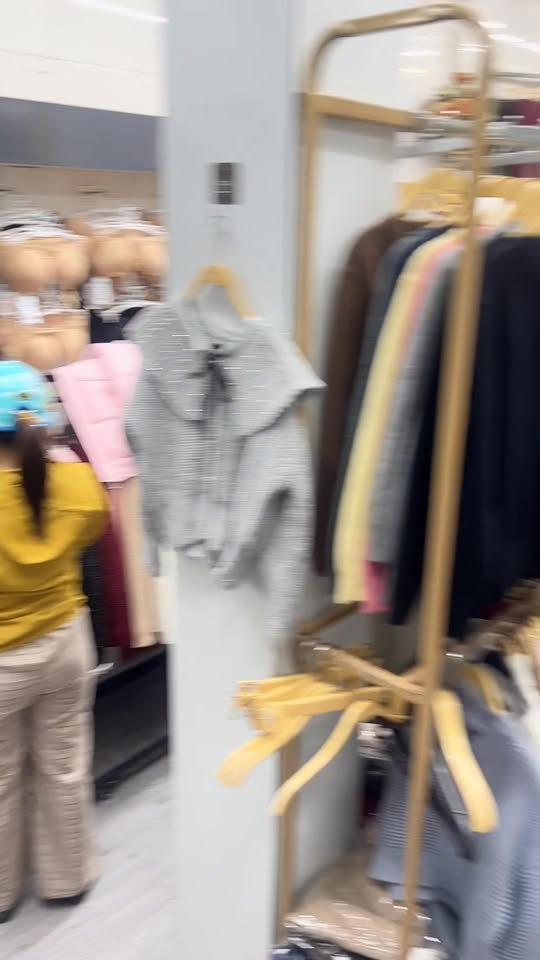 [🆕🇻🇳] Thời Trang Công Sở Tùng Huệ 👕 Top1Fashion 👗  Đông quá chị em ơi nhiều đồ đẹp lắm , shares-0✔️ , likes-25❤️️ , date-2025-11-02 22:35:34🇻🇳🇻🇳🇻🇳📰🆕