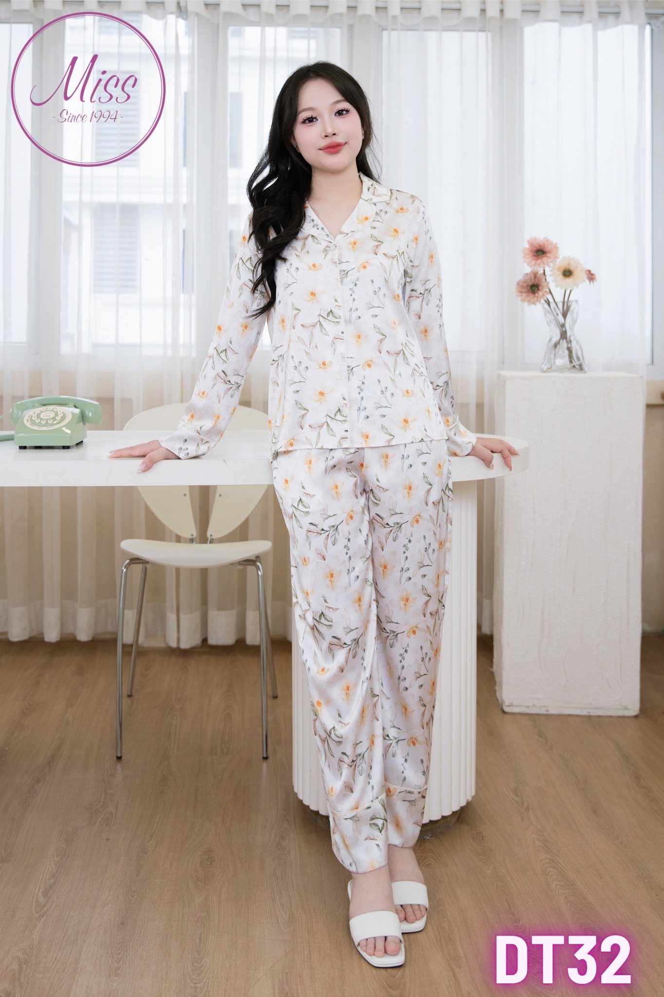 [🆕🇻🇳] Subtle Le Nguyen 👕 Top1Fashion 👗  Wool Oval Overcoat – Sự cân bằng giữa hình khối và chất liệu.
Được làm từ len cao cấp với bề mặt mềm mại và kết cấu tự nhiên, chiếc áo khoác mang đến cảm g , shares-2✔️ , likes-19❤️️ , date-2025-10-23 21:33:28🇻🇳🇻🇳🇻🇳📰🆕