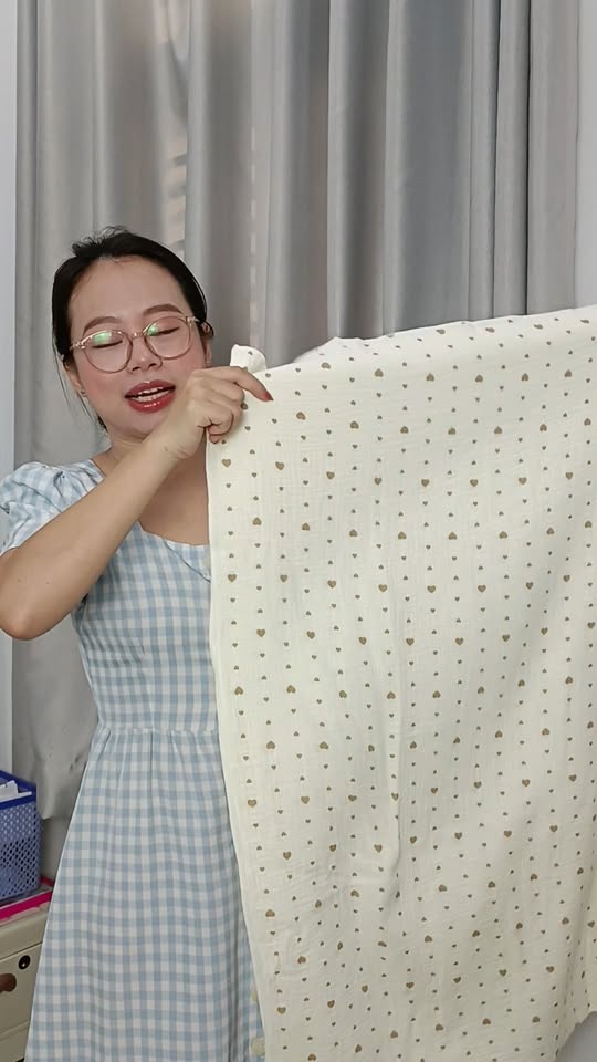 [🆕🇻🇳] Mây nhỏ xinh 🧑‍🧒❤️️👶⭐️ Một chiếc khăn tắm musin dùng được cho cả gia đình vì hoạ tiết quá đơn giản , quá đáng yêu.
Với chất vải mềm mại, mịn màng và thấm hút tốt, mình tin đây c , shares-0✔️ , likes-0❤️️ , date-2025-11-01 22:47:59🇻🇳🇻🇳🇻🇳📰🆕