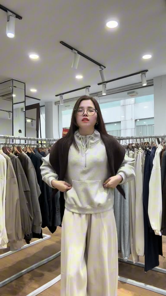 [🆕🇻🇳] Cardigan Store – Không chỉ là thời trang mà còn là sắc màu cuộc sống 👕 Top1Fashion 👗  Hôm nay lạnh hơn rồi mà mặc một áo nỉ này cũng thấy vừa ấm! Nỉ bông nhẹ kèm khăn nhé cả nhà! , shares-0✔️ , likes-0❤️️ , date-2025-11-03 18:38:54🇻🇳🇻🇳🇻🇳📰🆕