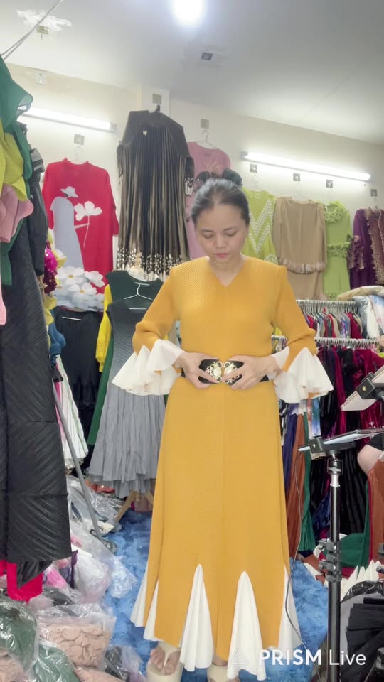 [🆕🇻🇳] Thời trang Passion – Đam mê thời trang 👕 Top1Fashion 👗  Gió đưa hương nắng dịu dàng,
Em mang nét đẹp nhẹ nhàng, tinh khôi
BỘ GIÁ #650K
—
Thiết kế lấy cảm hứng từ phong cách cổ điển châu Âu, nhấn nhá khéo léo ở , shares-1✔️ , likes-1❤️️ , date-2025-11-01 04:50:30🇻🇳🇻🇳🇻🇳📰🆕