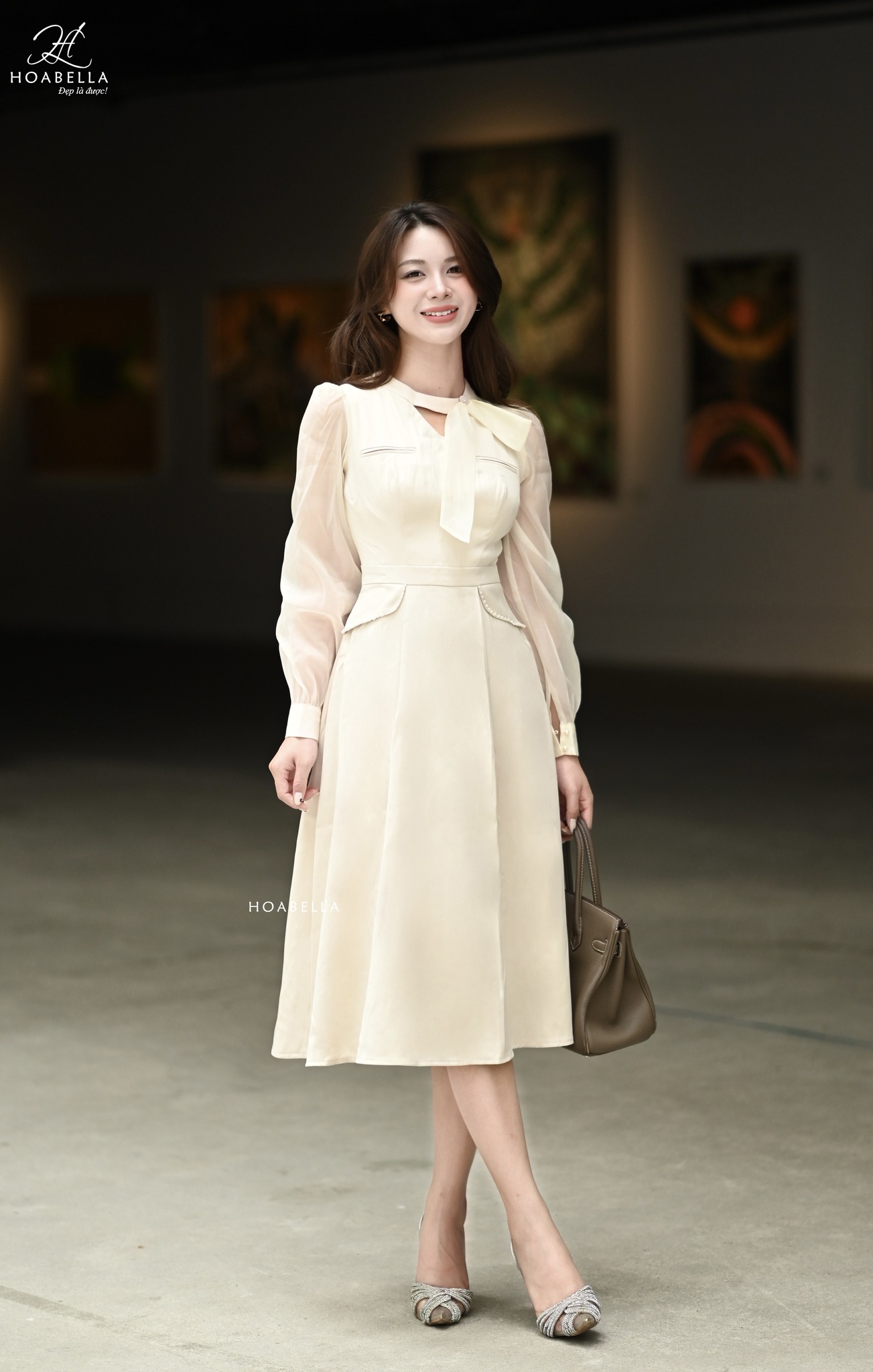 [🆕🇻🇳] Hoa’Bella – Cửa hàng quần áo nữ 👕 Top1Fashion 👗  Cảm nhận hơi thở thanh lịch cùng thiết kế đầm trong gam màu be nền nã. Từng đường cắt may tinh tế tôn lên dáng vẻ mềm mại, nữ tính của quý cô!
> Nàng 𝐶ℎ𝑎̂́ , shares-0✔️ , likes-4❤️️ , date-2025-10-26 14:30:05🇻🇳🇻🇳🇻🇳📰🆕