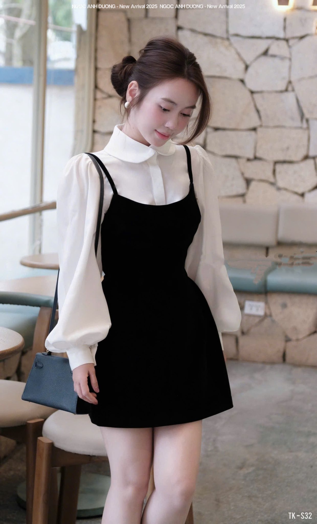 [🆕🇻🇳] NGỌC ÁNH DƯƠNG – Chuyên TKế Cao Cấp – QCCC – Siêu Cấp VIP 👕 Top1Fashion 👗  Outfit xinh ko góc chết  cho nàng. Yếm nhung hack eo dã man mix với smi trắng cổ sen trẻ trung. Sẵn full size ạ
Form chuẩn hãng
Size : Xs | S | M | L | XL , shares-6✔️ , likes-43❤️️ , date-2025-10-31 21:18:13🇻🇳🇻🇳🇻🇳📰🆕