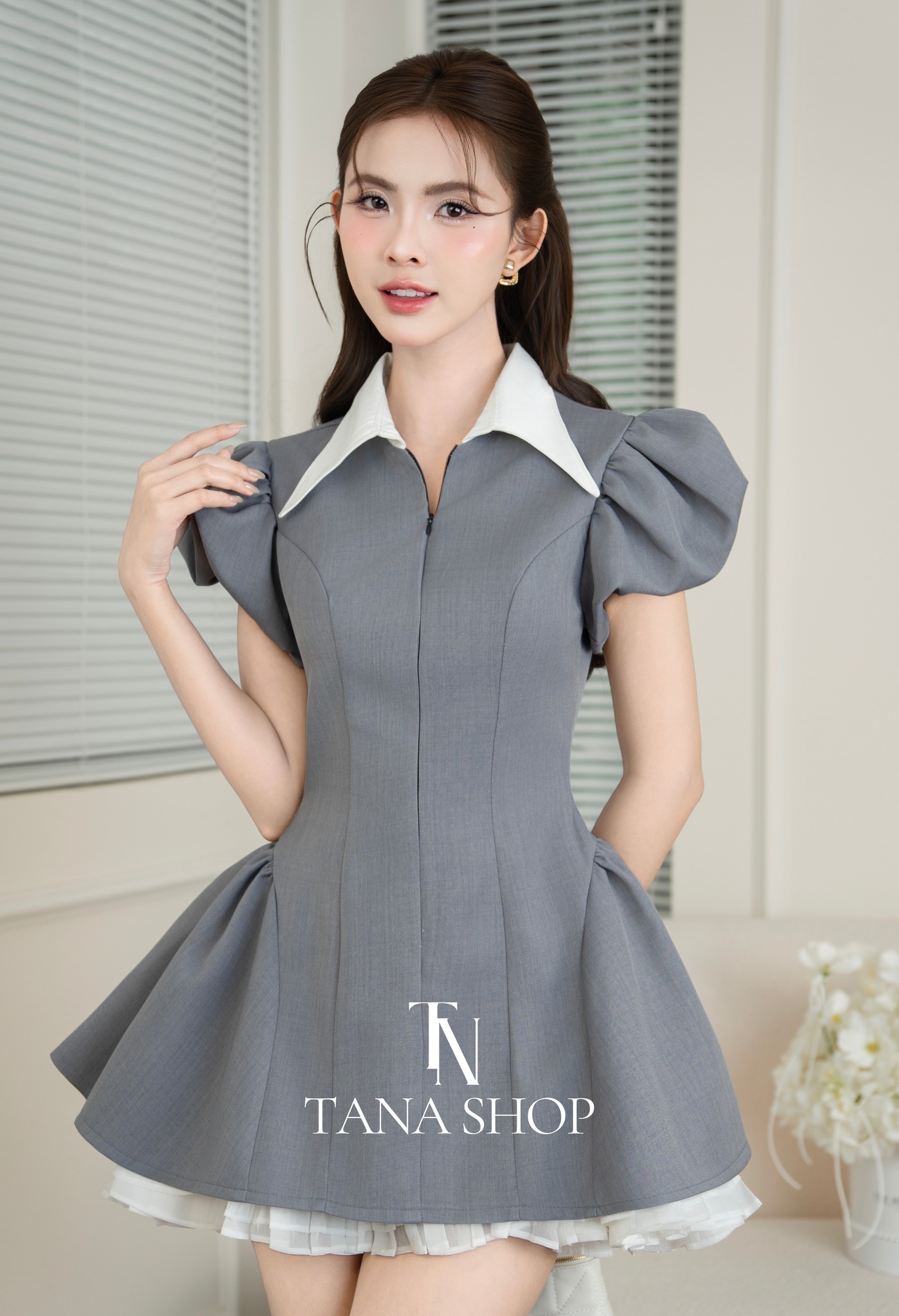 [🆕🇻🇳] TaNa Shop chuyên cung cấp những mẫu thời trang mới nhất 👕 Top1Fashion 👗  TANA Đầm Xòe Cổ Sơ Mi Tay Bí Tùng Phối Bèo – D1402
Size:  S M L
Màu: Xám
Thank you for supporting us
_________________________________
𝐂𝐨𝐧𝐭𝐚𝐜𝐭:
Inbox M , shares-0✔️ , likes-0❤️️ , date-2025-11-03 19:00:14🇻🇳🇻🇳🇻🇳📰🆕