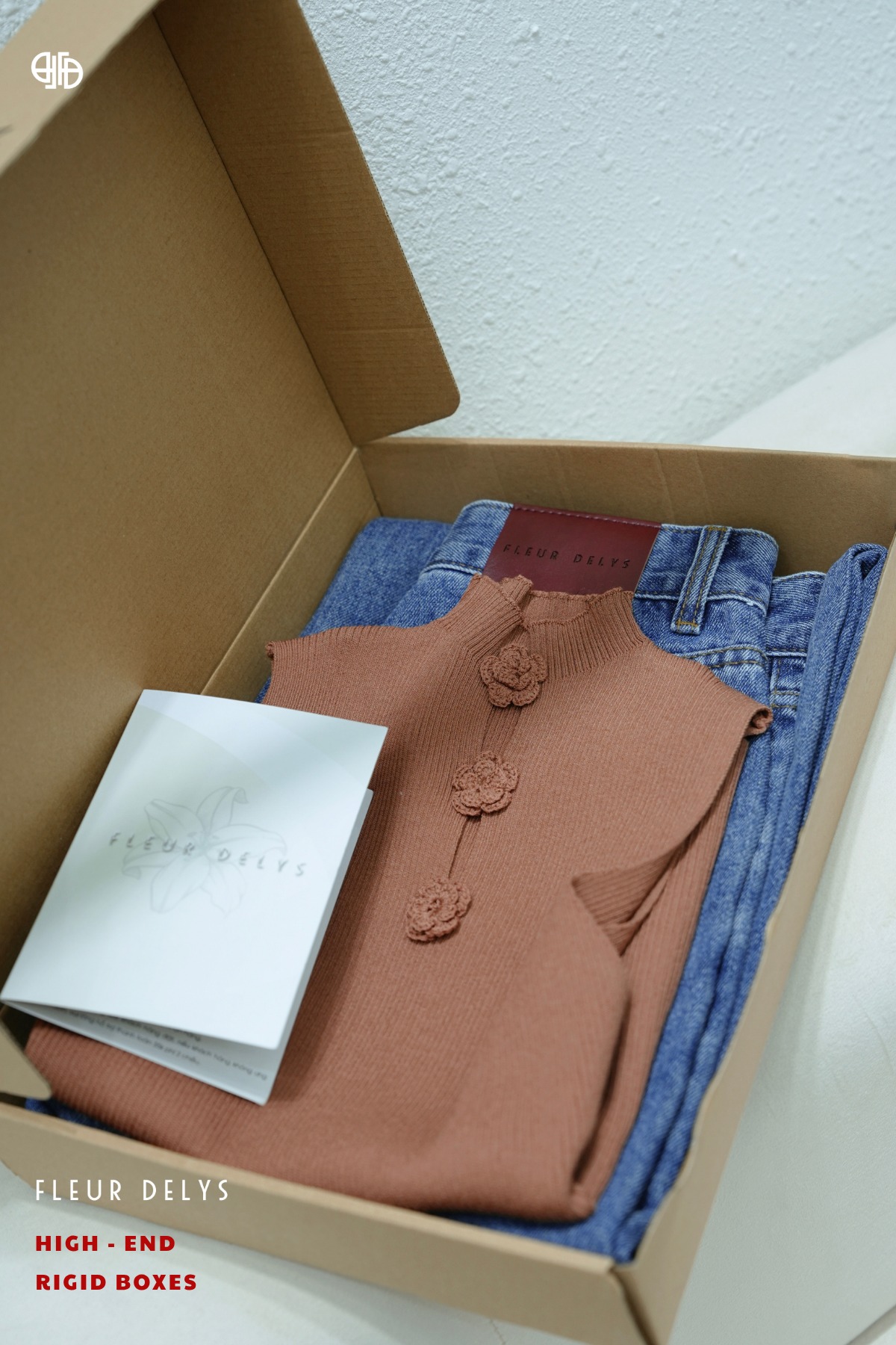 [🆕🇻🇳] De-Lys Boutique 👕 Top1Fashion 👗  EARTHY CHARM – MODERN & REFINEDGam nâu đất ấm áp là lựa chọn hoàn hảo cho những ngày giao mùa. Áo cổ tàu không tay điểm nút cách điệu tôn vẻ thanh thoát, , shares-1✔️ , likes-35❤️️ , date-2025-11-02 23:00:39🇻🇳🇻🇳🇻🇳📰🆕