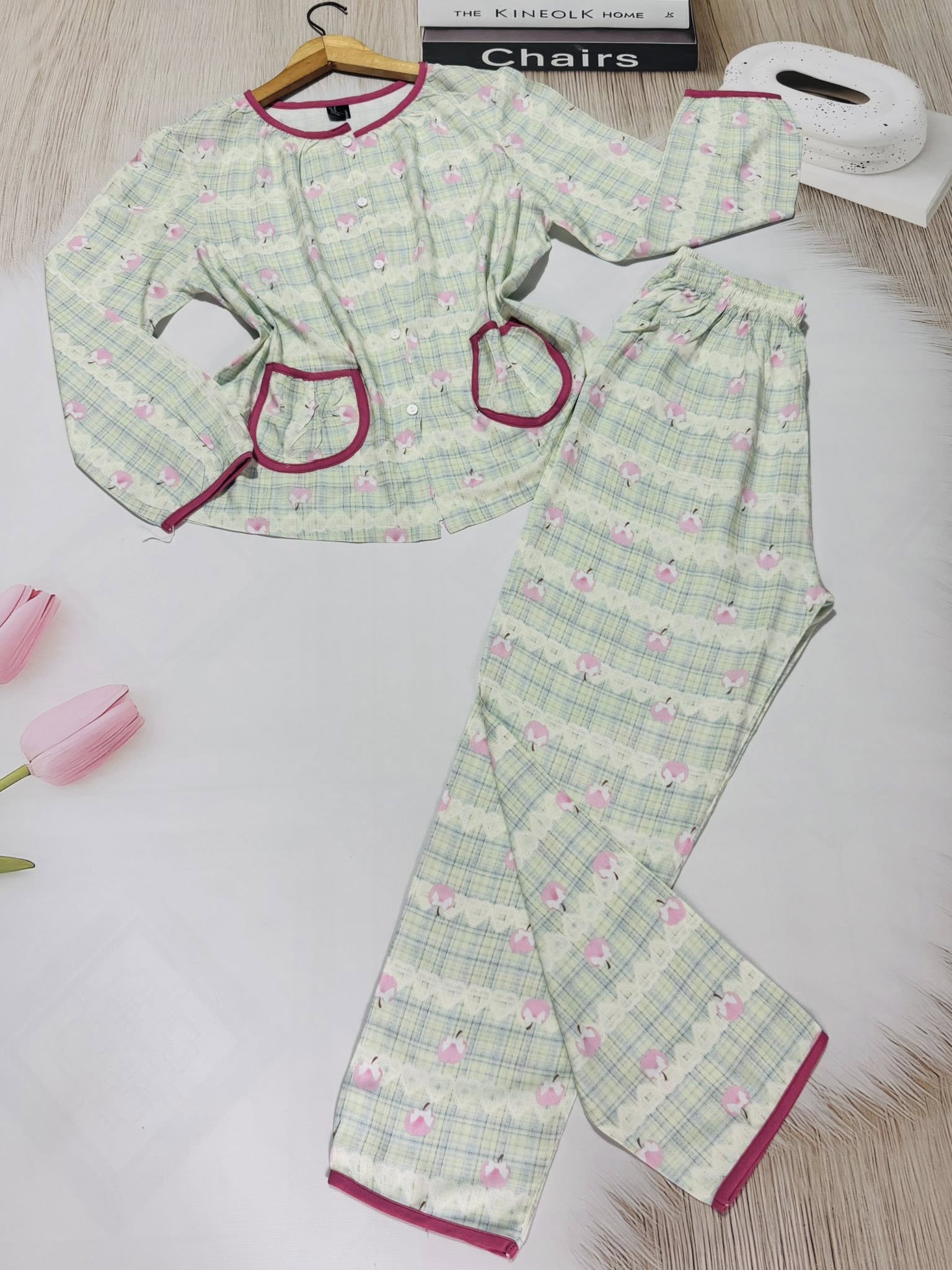 [🆕🇻🇳] Đồ bộ vnxk f21 tole & kate 👕 Top1Fashion 👗  Mỗi ngày đều xứng đáng được thoải mái và xinh đẹp
Đồ bộ dài tay tole F21 – mát, nhẹ, chuẩn dáng, êm như hơi thở.
Size M–L-XL -XXL đủ, chị yêu nhắn liền  , shares-0✔️ , likes-0❤️️ , date-2025-11-04 16:00:38🇻🇳🇻🇳🇻🇳📰🆕