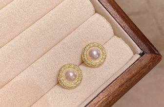 [🆕🇻🇳] Evi’s Fashion  chuyên sản xuất Đồ Thiết Kế Công Sở Cao cấp. Với 6 hệ thống bán hàng 👕 Top1Fashion 👗  ƯU ĐÃI: MUA 4 TẶNG 1 ĐÔI BẤT KỲ = 5 ĐÔI
BÔNG TAI NGỌC TRAI VIỀN VÀNG – THANH LỊCH CUỐN HÚT
Ngọc trai nhân tạo kết hợp viền vàng – sang nhẹ nhàng
Dáng cổ , shares-0✔️ , likes-0❤️️ , date-2025-11-03 21:46:07🇻🇳🇻🇳🇻🇳📰🆕