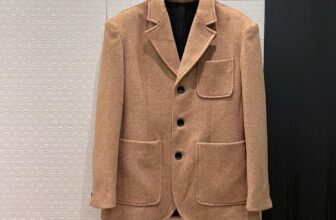 [🆕🇻🇳] QUYNH HUONG DINH STORE 👕 Top1Fashion 👗  Hàng mới về  Áo khoác màu nâu ,Cổ điển , thanh lịch và đa năng ,phù hợp với mọi dáng người (S, M, L)
, shares-0✔️ , likes-1❤️️ , date-2025-11-01 17:14:41🇻🇳🇻🇳🇻🇳📰🆕