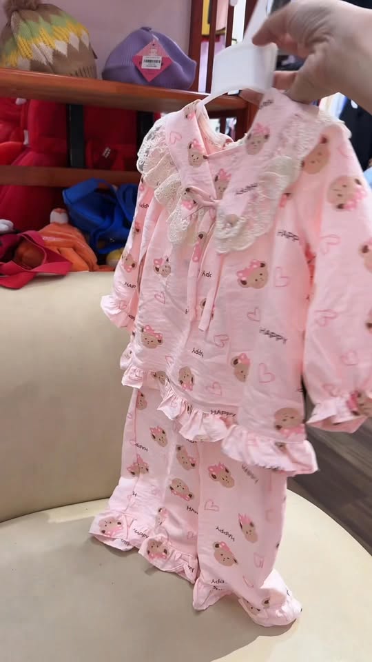 [🆕🇻🇳]  Lê Trà Ni 2hand Mẹ và Bé – Chuyên đồ si mẹ và bé  🧑‍🧒❤️️👶⭐️ 12h15(5/11) shop live quần nỉ cho mẹ (suông, joger…) 79k#2hand #2handvintage #2handshop
, shares-1✔️ , likes-21❤️️ , date-2025-11-05 00:17:01🇻🇳🇻🇳🇻🇳📰🆕