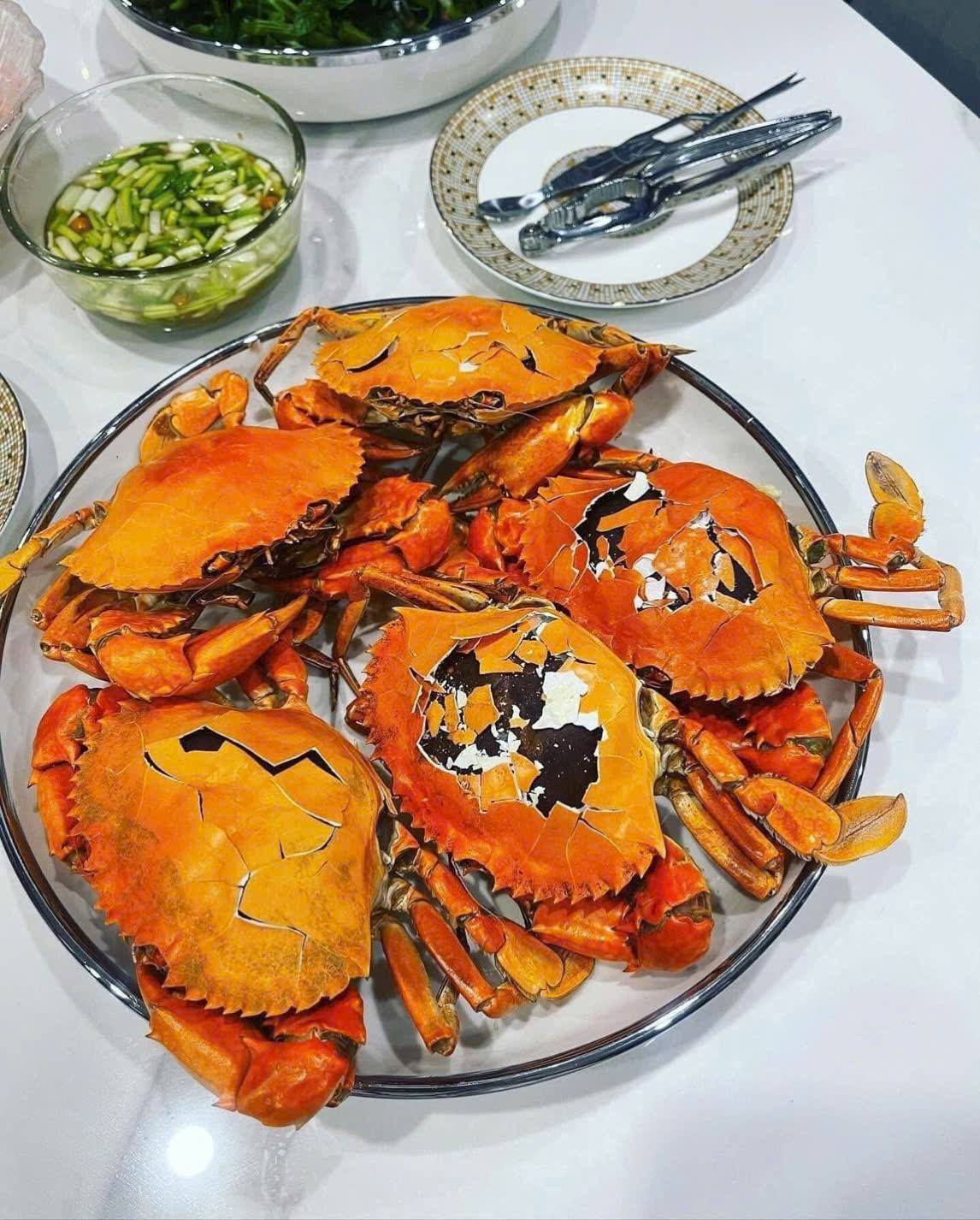 [🆕🇻🇳] Boss Seafood Vietnam – chuỗi nhà hàng chuyên các món Hải Sản 🍔 Top1Food  🍜  Cua Cốm Cho Người Sành Ăn 
 Còn Chục Em #Cua_Cốm Rệu Cực Ngon Nứt Hết Vỏ, 
Nướng mọi hay hấp bao ngon ạ
Inbox Boss
 , shares-1✔️ , likes-0❤️️ , date-2025-11-04 00:04:11🇻🇳🇻🇳🇻🇳📰🆕