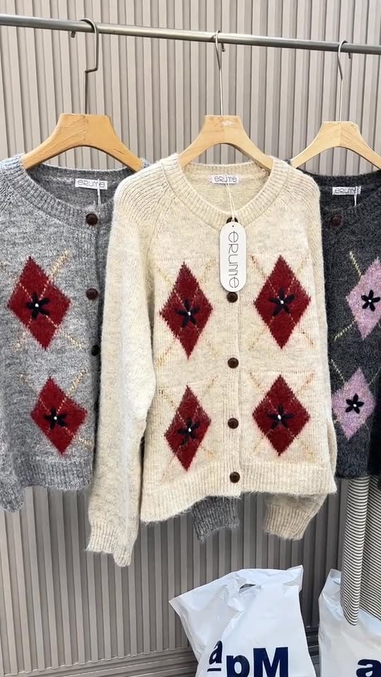 [🆕🇻🇳] Dép Thái Lan Pitas Chính Hãng 👕 Top1Fashion 👗  Áo khoác len cardigan mùa đông , shares-0✔️ , likes-0❤️️ , date-2025-11-04 18:09:52🇻🇳🇻🇳🇻🇳📰🆕