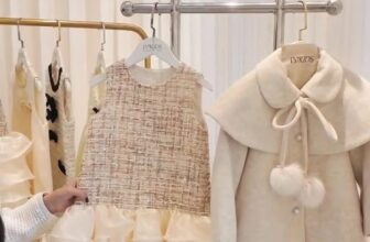 [🆕🇻🇳]  137 KIDS 🧑‍🧒❤️️👶⭐️ 𝐌𝐈𝐗&𝐌𝐀𝐓𝐂𝐇 𝐋 : 𝐅𝐞𝐥𝐭 𝐂𝐨𝐭𝐭𝐨𝐧 𝐉𝐚𝐜𝐤𝐞𝐭 𝐰𝐢𝐭𝐡 𝐓𝐰𝐞𝐞𝐝 𝐃𝐫𝐞𝐬𝐬 I FW’25
Mẫu áo khoác choàng dạ độc đáo vừa có khả năng giữ ấm cao và có độ bền lâu trong Bộ sưu tập Winte , shares-0✔️ , likes-1❤️️ , date-2025-11-04 15:53:42🇻🇳🇻🇳🇻🇳📰🆕