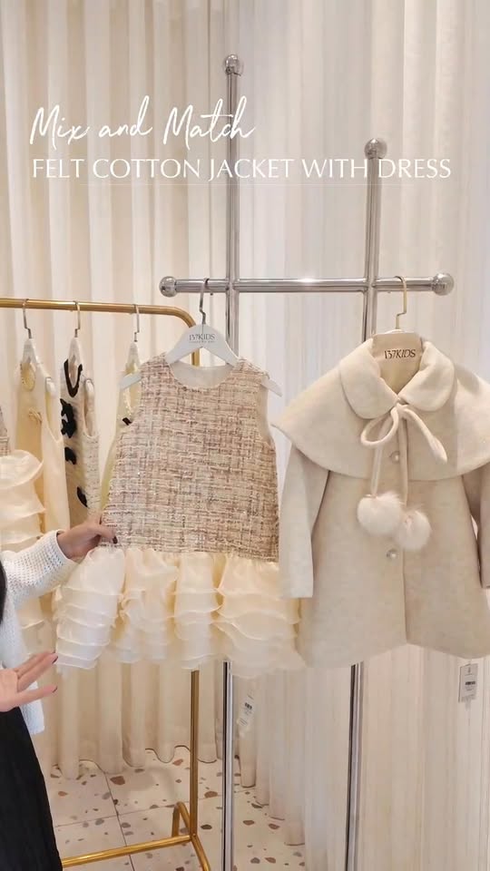 [🆕🇻🇳]  137 KIDS 🧑‍🧒❤️️👶⭐️ 𝐌𝐈𝐗&𝐌𝐀𝐓𝐂𝐇 𝐋 : 𝐅𝐞𝐥𝐭 𝐂𝐨𝐭𝐭𝐨𝐧 𝐉𝐚𝐜𝐤𝐞𝐭 𝐰𝐢𝐭𝐡 𝐓𝐰𝐞𝐞𝐝 𝐃𝐫𝐞𝐬𝐬 I FW’25
Mẫu áo khoác choàng dạ độc đáo vừa có khả năng giữ ấm cao và có độ bền lâu trong Bộ sưu tập Winte , shares-0✔️ , likes-1❤️️ , date-2025-11-04 15:53:42🇻🇳🇻🇳🇻🇳📰🆕