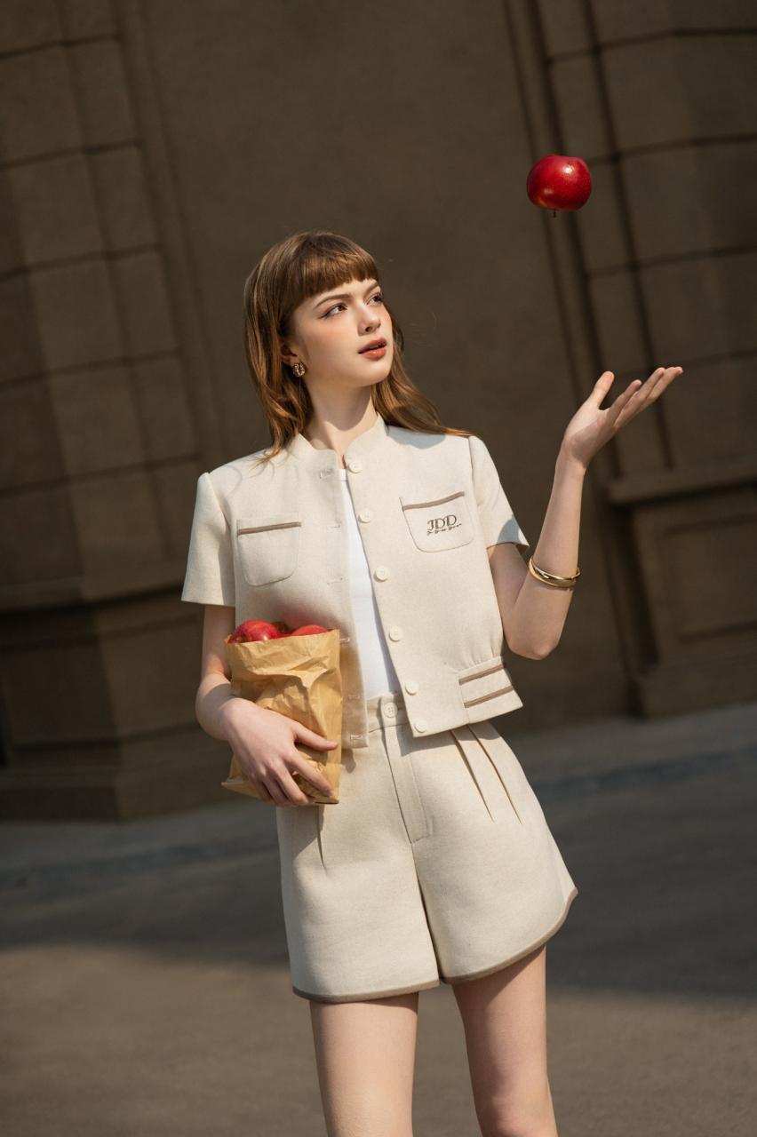 THANH LỊCH GIỮA PHỐ THỊ