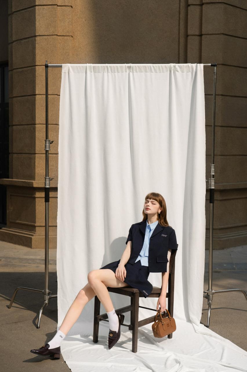 THANH LỊCH GIỮA PHỐ THỊ