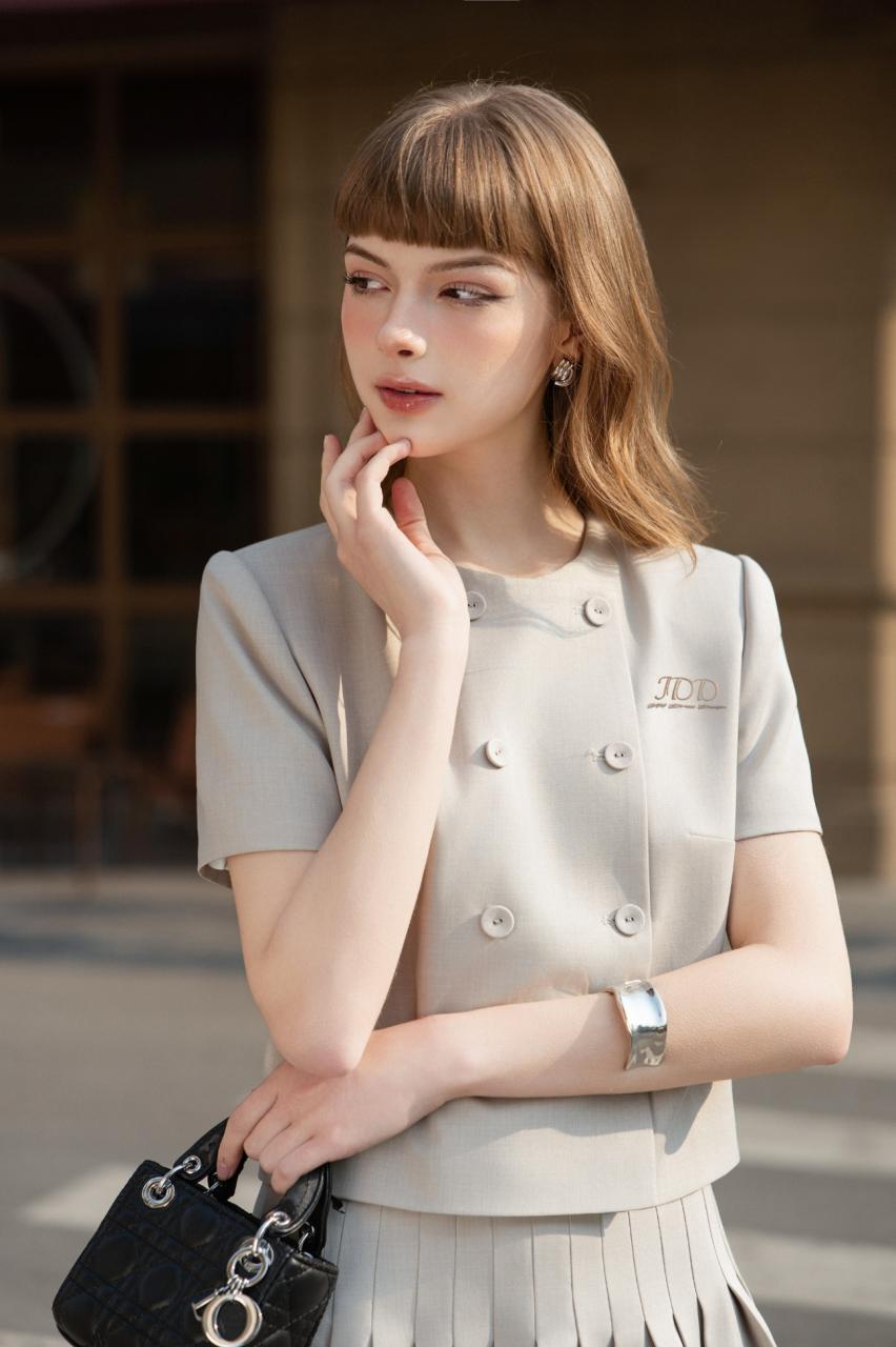 THANH LỊCH GIỮA PHỐ THỊ