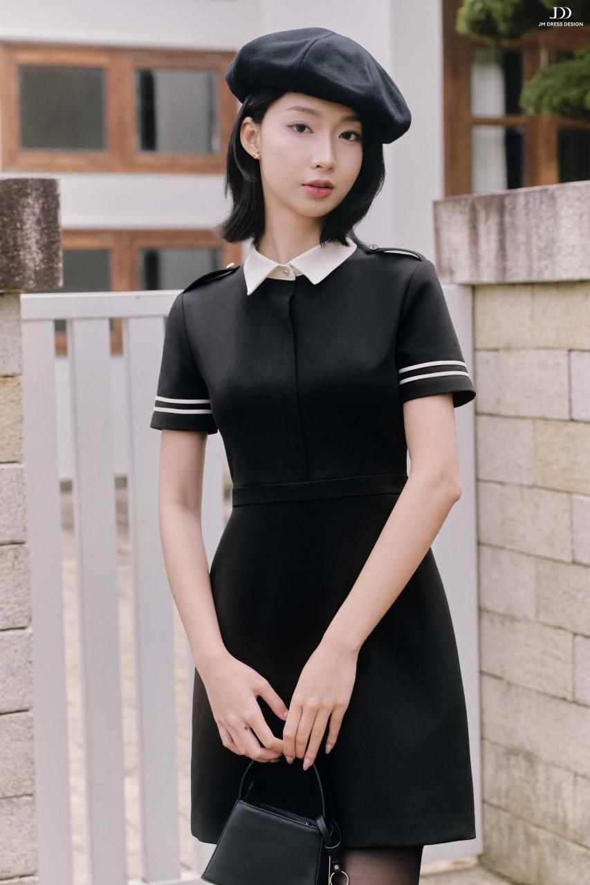 DƯỚI TÁN NGÂN HẠNH