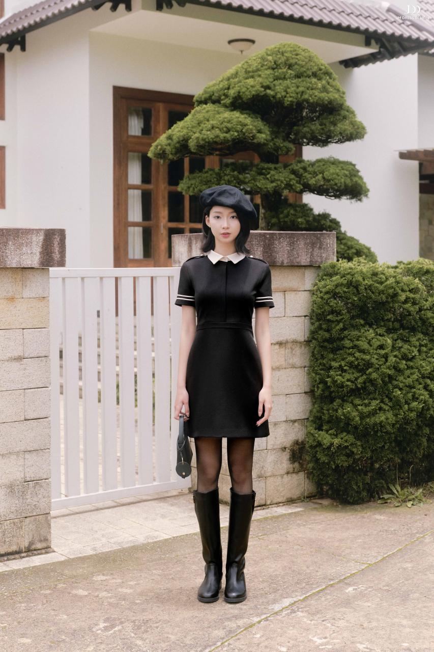 DƯỚI TÁN NGÂN HẠNH