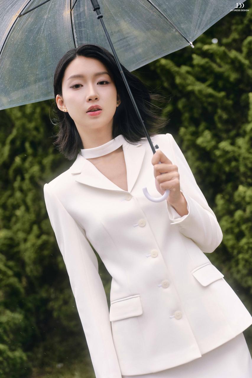 DƯỚI TÁN NGÂN HẠNH