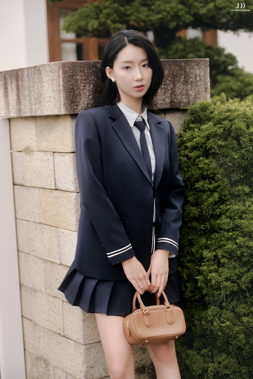 DƯỚI TÁN NGÂN HẠNH [🆕🇻🇳] jm.com.vn