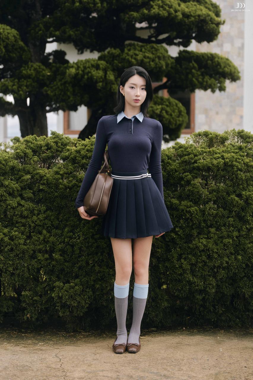 DƯỚI TÁN NGÂN HẠNH