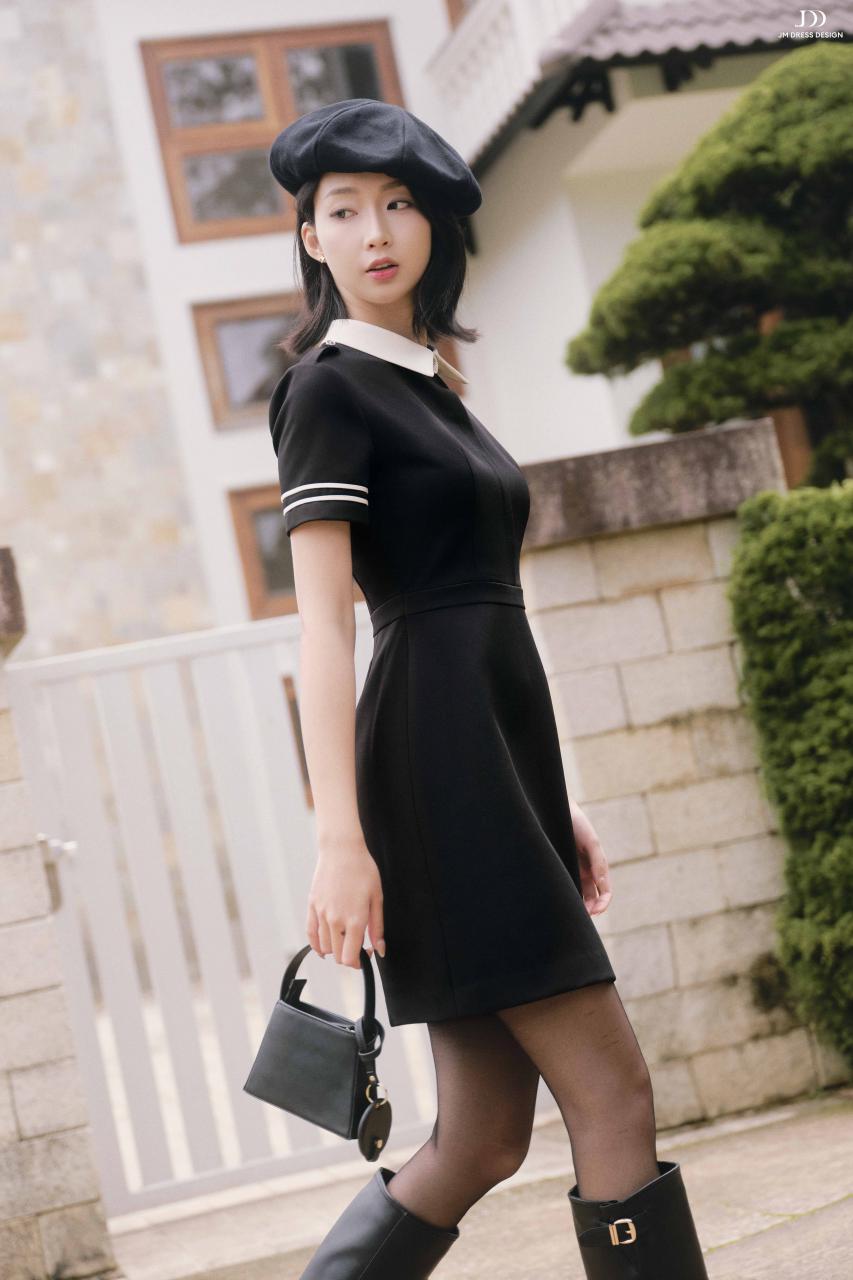 DƯỚI TÁN NGÂN HẠNH