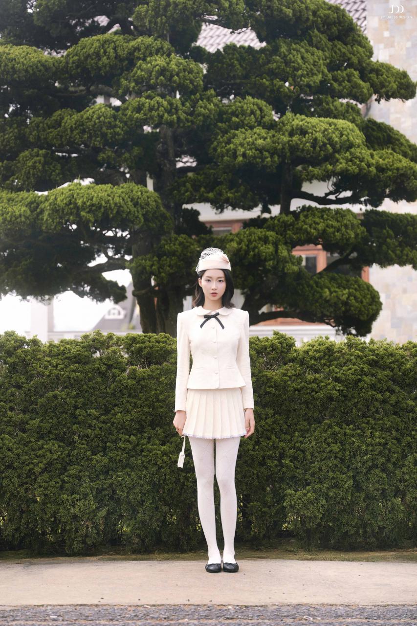 DƯỚI TÁN NGÂN HẠNH