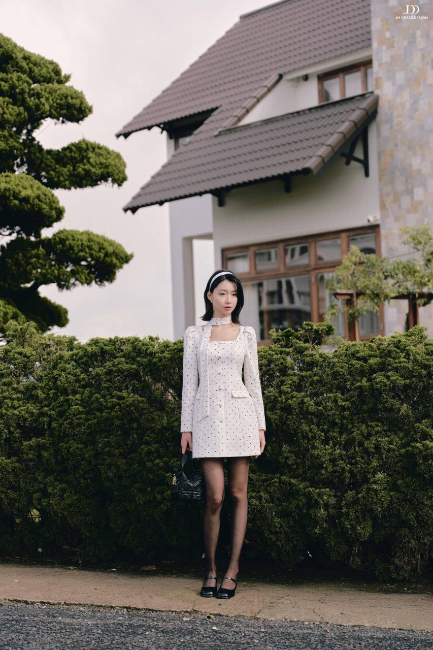 DƯỚI TÁN NGÂN HẠNH