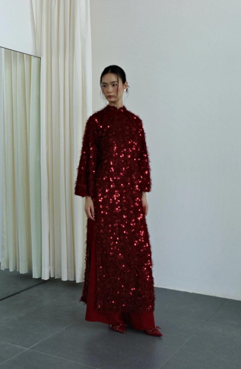 [🛒🇻🇳]Set áo dài màu đỏ tay lỡ và quần dáng rộng – S1994B – POXI MADE TO ORDER , SKU – S199425BS – poxi.vn 🇻🇳🛒Top1Shop🛒 🇻🇳Top1Vietnam🇻🇳 🛍🛒🇻🇳