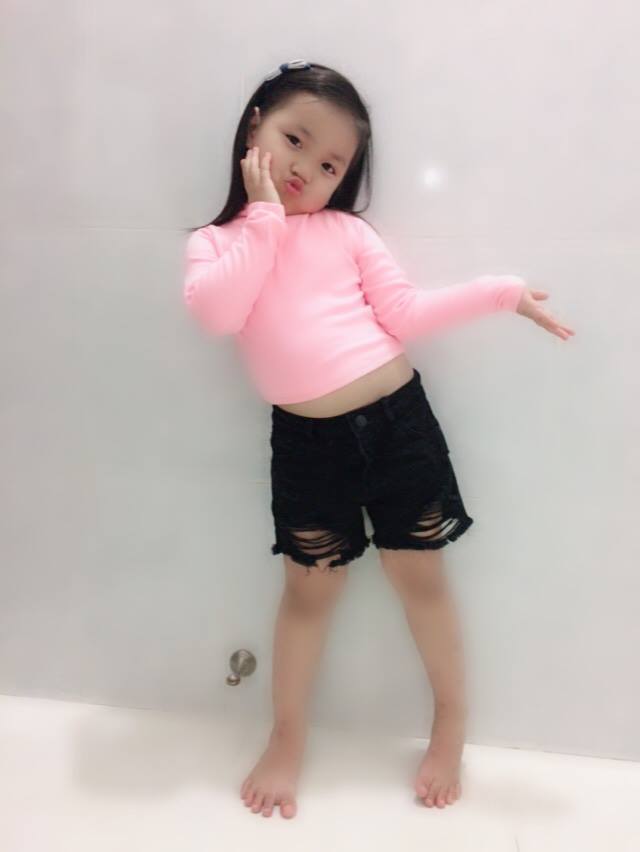 [🆕🇻🇳] Đồ Trẻ Em Giá Sỉ Giá Rẻ Tại Thành Phố Hồ Chí Minh – NNKids 0978851318 🧑‍🧒❤️️👶⭐️ #NHANH_TAY_CHỌN_CHO_TIỂU_THƯ_NHÀ_BẠNMẫu em điệu quá đi trời ơi, chịu hơn nổi luôn áh. Cơ mà form áo đẹp lắm luôn.
Vải bo gân co giãn, cổ lọ nhẹ nhàng,  , shares-0✔️ , likes-0❤️️ , date-2018-11-19 03:25:00🇻🇳🇻🇳🇻🇳📰🆕