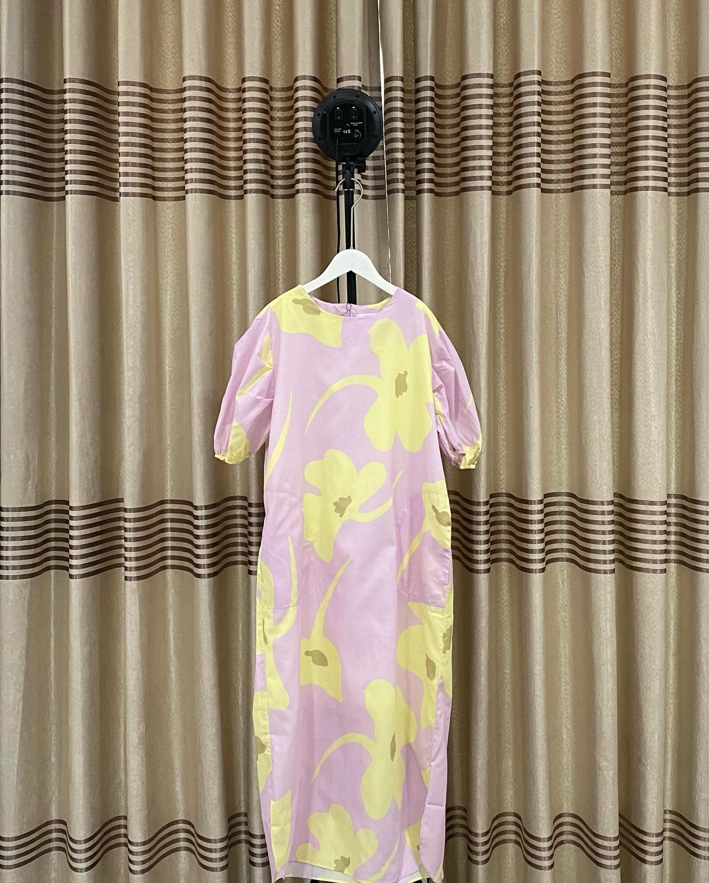[🆕🇻🇳] RedBean.2hand – chuyên đầm si tuyển 👕 Top1Fashion 👗   HẾT Ạ285K
Ngực 106 – Dài 117
Đầm imzzy, có túi
, shares-0✔️ , likes-1❤️️ , date-2024-12-28 04:29:47🇻🇳🇻🇳🇻🇳📰🆕