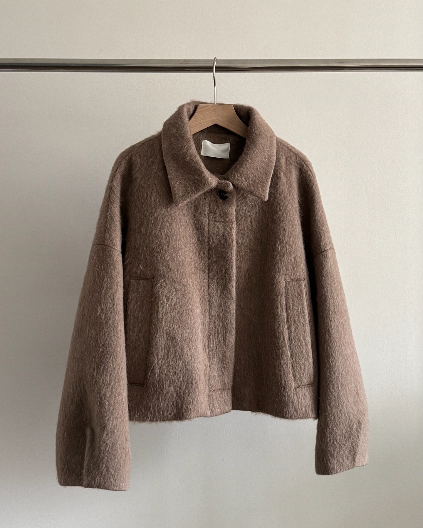 [🆕🇻🇳] Agnes Studios – 𝙃𝙞𝙜𝙝-𝙦𝙪𝙖𝙡𝙞𝙩𝙮 & 𝙨𝙚𝙡𝙚𝙘𝙩𝙚𝙙 𝙘𝙡𝙤𝙩𝙝𝙞𝙣𝙜 𝙛𝙧𝙤𝙢 𝘾𝙝𝙞𝙣𝙖 👕 Top1Fashion 👗  (HẾT HÀNG) 𝐁𝐮𝐭𝐭𝐨𝐧-𝐝𝐨𝐰𝐧 𝐰𝐨𝐨𝐥 𝐛𝐥𝐞𝐧𝐝 𝐣𝐚𝐜𝐤𝐞𝐭
Size: freesize (dài: 55, ngực: 126, vai: 68, dài tay áo: 43)
Màu sắc: nâu camelsản phẩm có sẵn | hình ảnh do Agn , shares-0✔️ , likes-0❤️️ , date-2025-01-13 19:53:35🇻🇳🇻🇳🇻🇳📰🆕