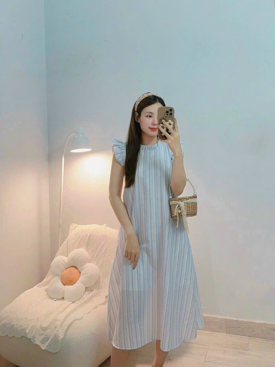 [🆕🇻🇳] Đầm Suông Nhà Bee  (Bee’s House Dress) 👕 Top1Fashion 👗  Mẫu đầm suông rộng thiết kế cổ và tay áo viền bèo giúp tôn lên vẻ đẹp nữ tính dịu dàng
, shares-0✔️ , likes-0❤️️ , date-2024-08-12 19:11:42🇻🇳🇻🇳🇻🇳📰🆕