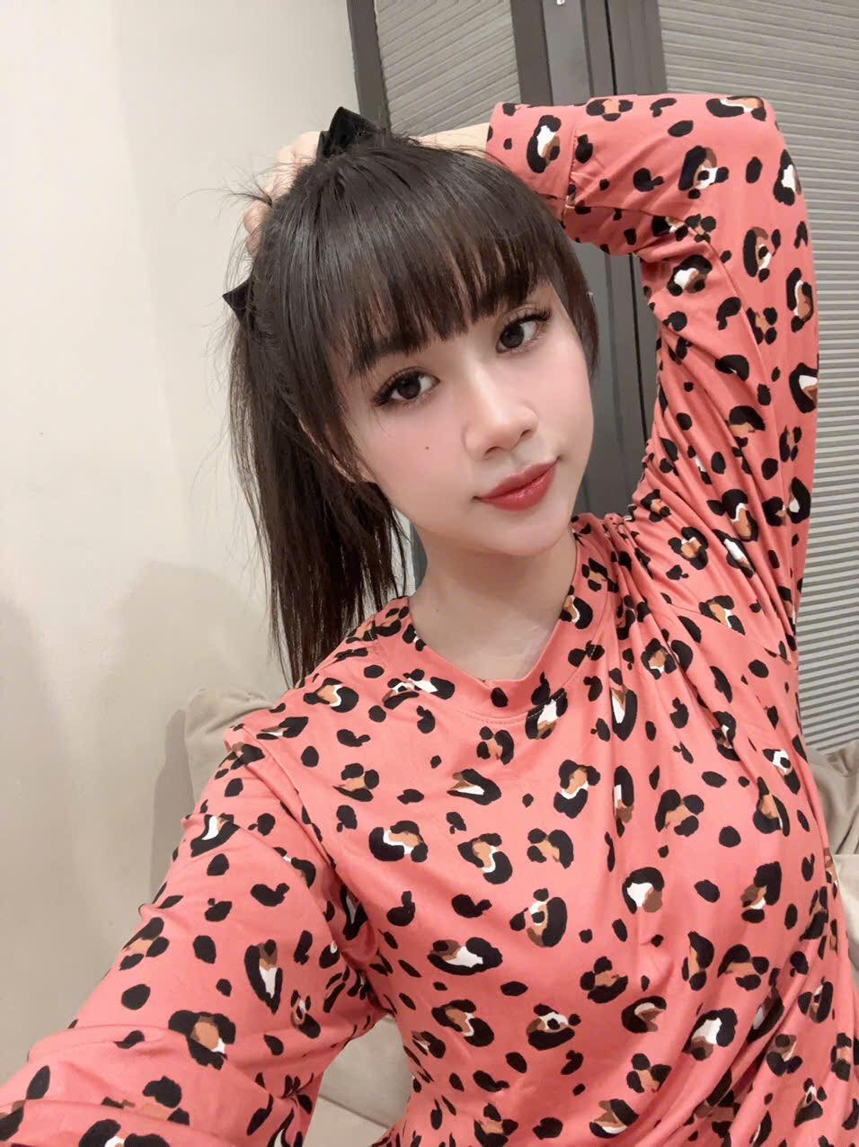 [🆕🇻🇳] Moon’Shop-Váy bầu thiết kế 👕 Top1Fashion 👗  Em thề tầm này ko có hàng mà bán , hàng tắc biên về được đúng 50 váy body cho bầu này thôi mặc xinh xỉu ạ
MIỀN BẮC LẠNH RỒI! BẦU NÀO CŨNG PHẢI CÓ 1 VÁY NHÉ , shares-0✔️ , likes-3❤️️ , date-2025-01-01 03:26:20🇻🇳🇻🇳🇻🇳📰🆕