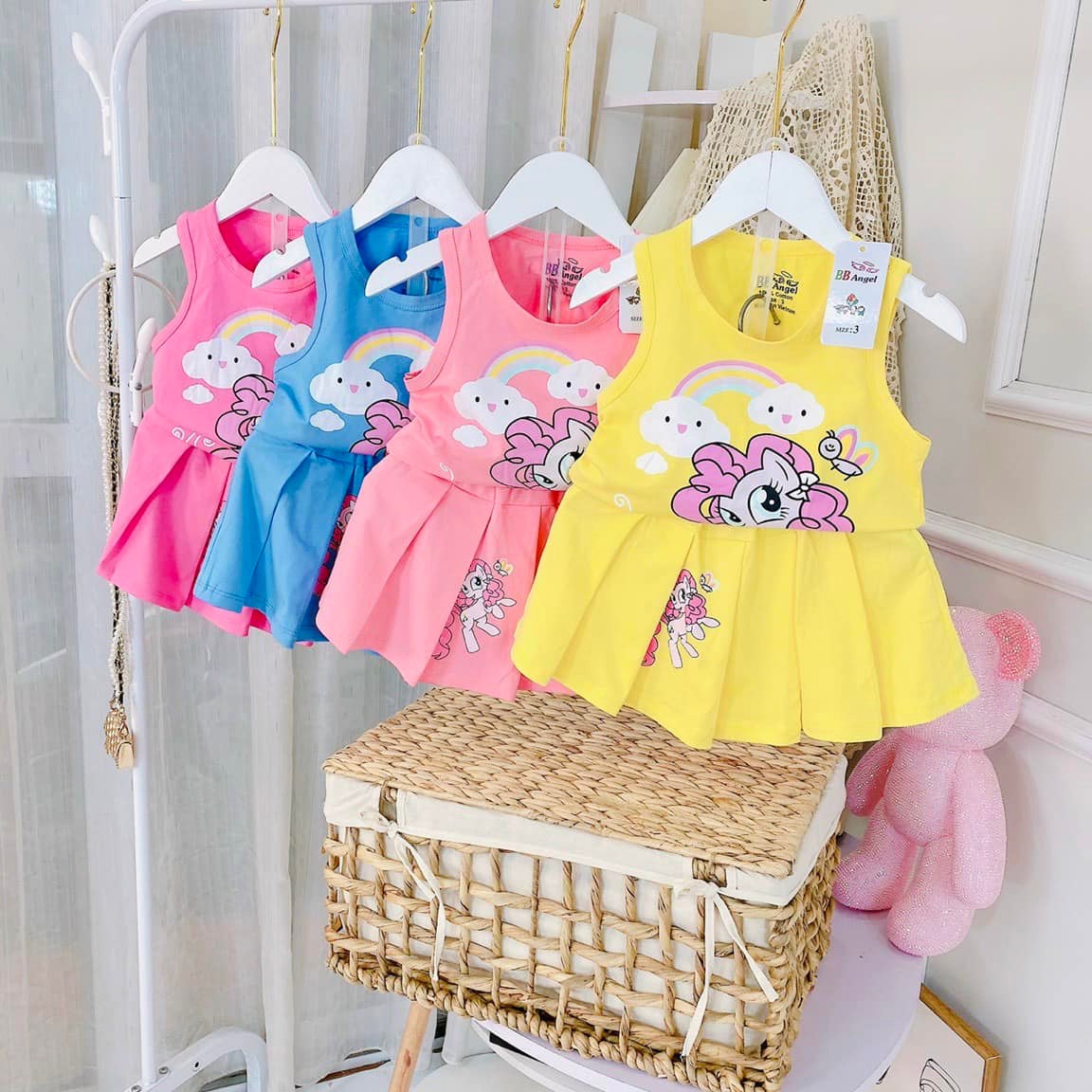 [🆕🇻🇳]  KID Store – Quần áo trẻ em  🧑‍🧒❤️️👶⭐️ /-break Thêm mẫu hè   2021 sét cực cute cho bé iu diện đi học hay đi chơi đều ok
VÁY KẺ KA RÔ NƠ CỔ
Chất: tHÔ ĐŨI  dày dặn, mềm mịn, má , shares-0✔️ , likes-0❤️️ , date-2022-04-20 05:42:52🇻🇳🇻🇳🇻🇳📰🆕