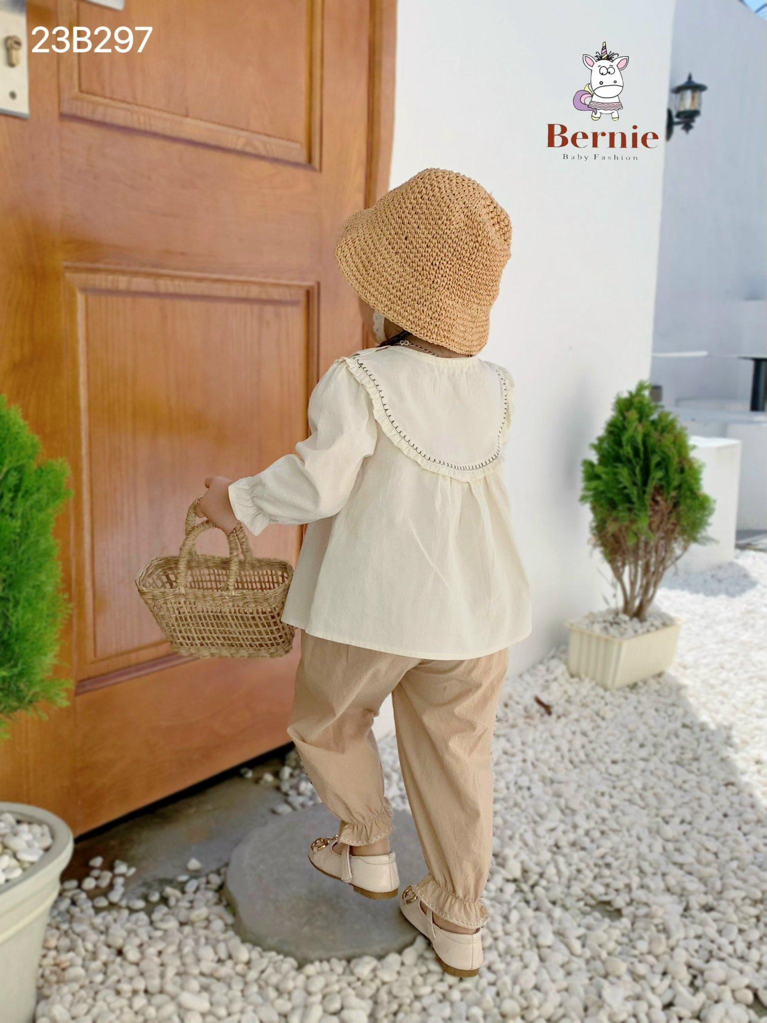 [🆕🇻🇳]  Táo Baby Shop chuyên hàng thời trang trẻ cao cấp 🧑‍🧒❤️️👶⭐️  𝐁𝐎̣̂ 𝐁𝐄́ 𝐆𝐀́𝐈 𝐃𝐀̀𝐈 𝐓𝐀𝐘 𝐂𝐎̂̉ 𝐒𝐄𝐍 𝐓𝐇𝐄̂𝐔 𝐇𝐎𝐀
Chất liệu: thô mềm mịn sịn sò, thoáng mát
Thiết kế: full bộ gấu bèo xinh xắn, cổ bèo điệu đà, dáng babydoll si , shares-0✔️ , likes-5❤️️ , date-2023-09-06 02:20:04🇻🇳🇻🇳🇻🇳📰🆕