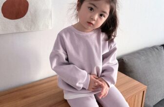 [🆕🇻🇳] D.O Kids – Nhãn hàng quần áo cao cấp dành riêng cho trẻ em 🧑‍🧒❤️️👶⭐️  Bộ tone màu pastel hồng tím siu xinh dành cho em.
Chất vải len lông thỏ, co giãn tốt, mềm mại. Tone màu hồng và tím tôn da giúp mẹ thoải mái mix đồ cho bé , shares-1✔️ , likes-4❤️️ , date-2024-11-25 20:26:27🇻🇳🇻🇳🇻🇳📰🆕