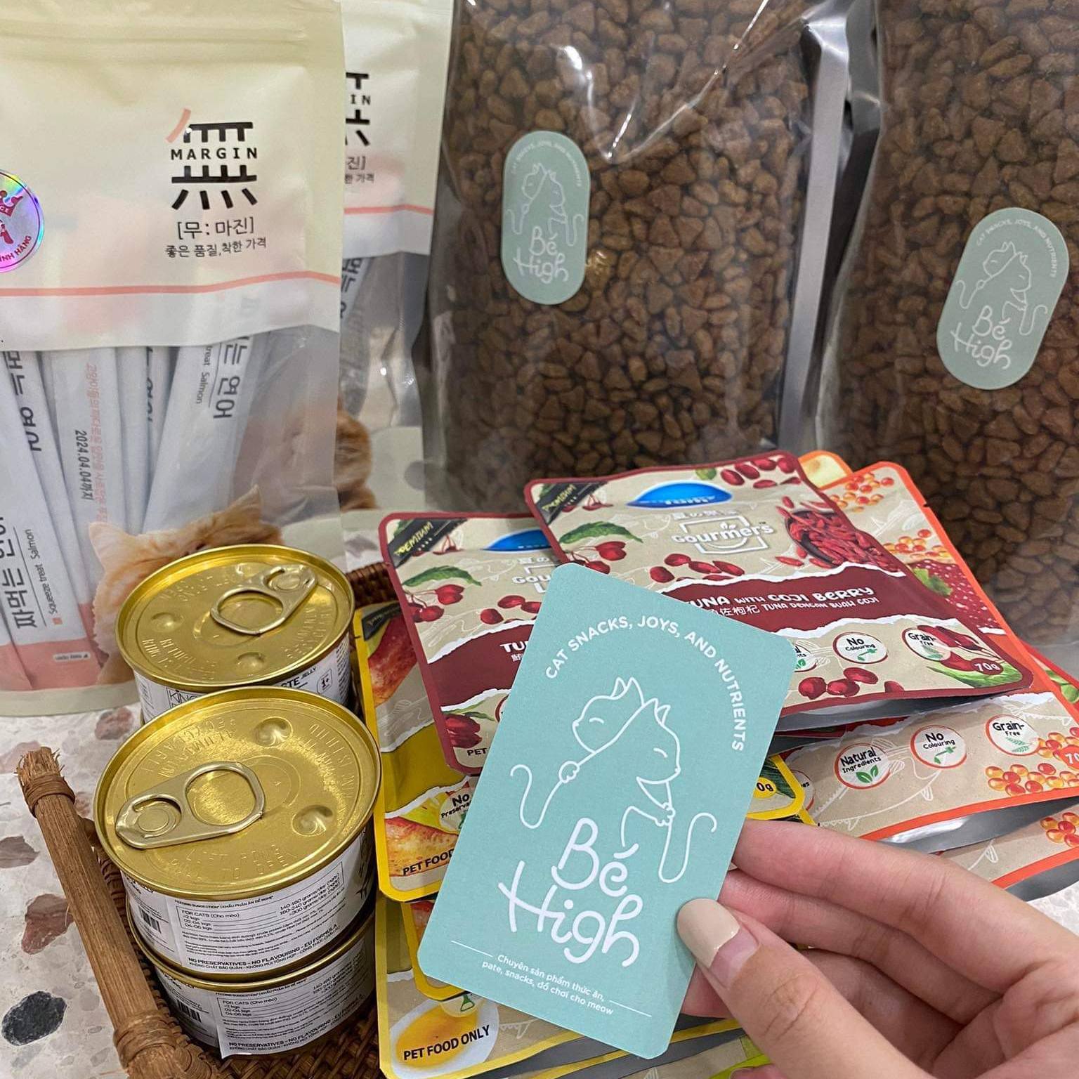 [🆕🇻🇳] Bé High Petshop 🐶🦜 Top1Pets 🐱🐠 Cuối tuần, ghé qua Bé High mua đồ cho Quàng Thượng thôi ạ!Ngoài pate, hạt và soup thưởng ngon lành để phục vụ cho quàng thượng nhà mình, Bé High còn có  , shares-0✔️ , likes-5❤️️ , date-2024-06-22 18:26:42🐶🐱🇻🇳🇻🇳🇻🇳📰🆕