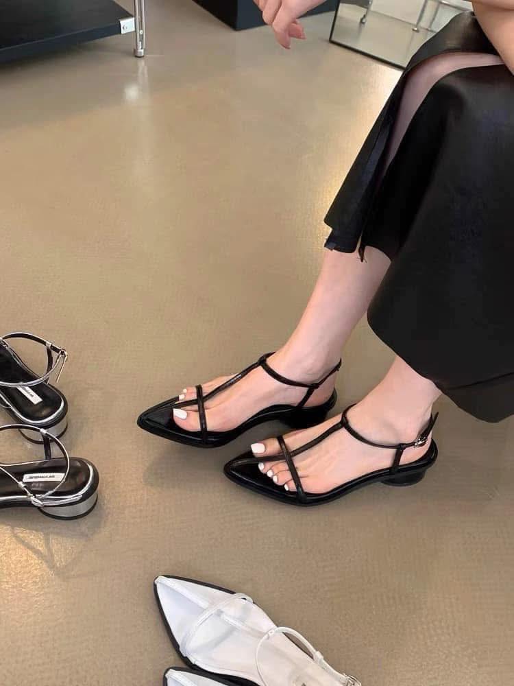 [🆕🇻🇳] TOTO – Chuyên Hàng Thiết Kế Nội Địa TQ 🧑‍🧒❤️️👶⭐️  Trước e gom hơn 3 chăm là bây h saleee còn #2xx thoi. Đôi này dễ mang vô cùng luôn các bác ui, hè nhất định phải có. Mix lên chân sáng choang luôn ý. Code , shares-0✔️ , likes-1❤️️ , date-2025-03-11 23:48:25🇻🇳🇻🇳🇻🇳📰🆕