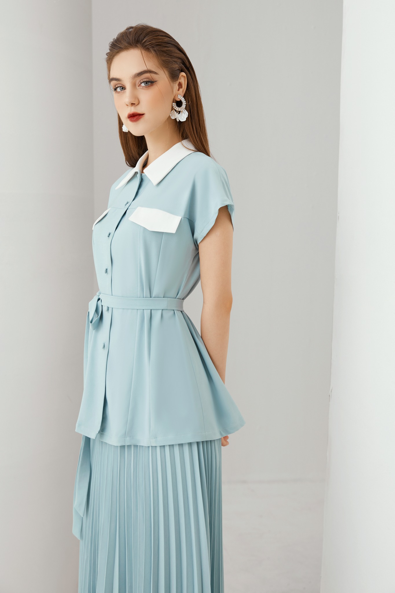 [🆕🇻🇳] Rosy Belle – Thương hiệu thời trang thiết kế 👕 Top1Fashion 👗  𝐎𝐅𝐅𝐈𝐂𝐄 𝐋𝐎𝐎𝐊 – Gam màu xanh mint thanh khiết, tinh tế
Xanh mint là một trong những màu có sắc thái đa dạng nhất, lại không kén da vì thế sẽ có rất nhiều sự  , shares-1✔️ , likes-15❤️️ , date-2024-04-24 23:09:25🇻🇳🇻🇳🇻🇳📰🆕