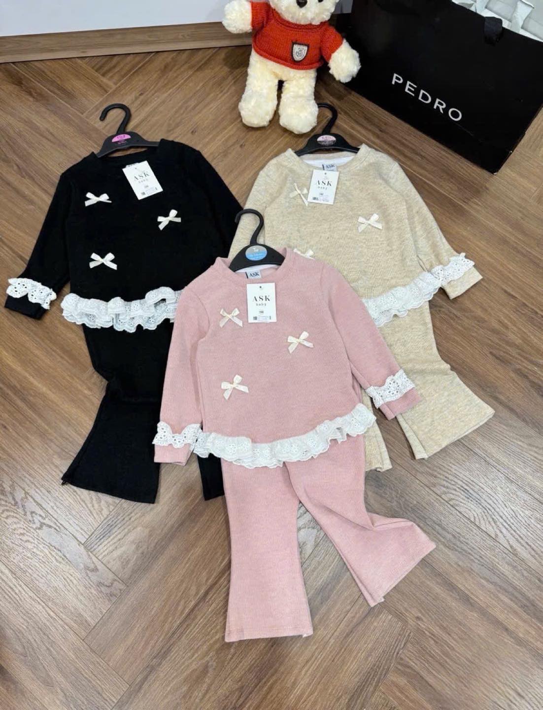 [🆕🇻🇳] Thương Vũ Boutique – Chuyên sỉ và lẻ quần áo hàng nhập cao cấp Thái Lan, Quảng Châu, Xuất Khẩu 👕 Top1Fashion 👗  #gom- 3 hôm em lên sẵnVải len lông thỏ siêu đẹp
S a l e giật mình nguyên set nỉ xuất dư vì làm gì có set nỉ nào k tới 200k ạ ?
Đẹp xỉuuuu luôn  Mặc đi c , shares-0✔️ , likes-0❤️️ , date-2024-09-28 06:06:08🇻🇳🇻🇳🇻🇳📰🆕