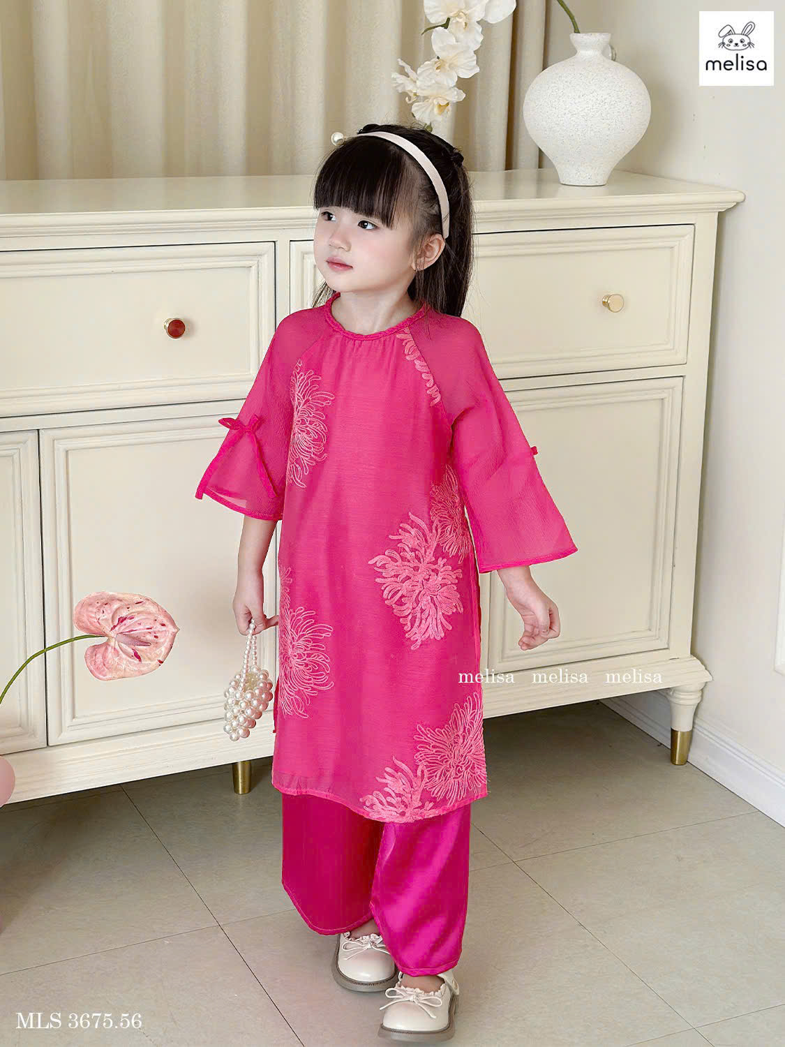 [🆕🇻🇳] Melisa – We offer safe, high-quality and stylish clothing for your little ones 🧑‍🧒❤️️👶⭐️ Một set áo dài xinh ơi là xinh – duyên dáng quá đi.
Màu hồng nổi bật bé nào cũng mê – lên ảnh vô cùng đẹp ạ 

Shopee: 

Cổ tròn tết kết hợp nơ tay – 2 chi  , shares-5✔️ , likes-2❤️️ , date-2024-11-12 15:00:08🇻🇳🇻🇳🇻🇳📰🆕