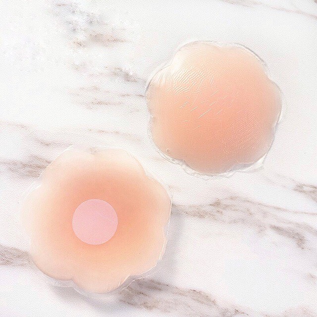 [🆕🇻🇳] Lee’s House – Đồ lót sexy xuất khẩu 👕 Top1Fashion 👗  Miếng dán ngực nhũ hoa (đầu ti) silicone cao cấp mềm mại tái sử dụng 6 tháng
ĐẶC ĐIỂM NỔI BẬT
– Dính chặt vào nhũ hoa, không bị bung kể ra đổ mồ hôi
– Độ b , shares-0✔️ , likes-1❤️️ , date-2022-11-17 00:37:17🇻🇳🇻🇳🇻🇳📰🆕